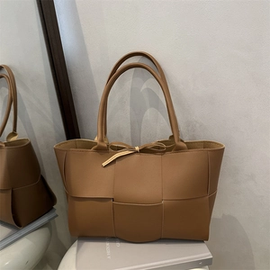 Women Large Capacity Woven PU Leather Tote Bag With Inner Pouch Minimalist Urban Style Shoulder Handbag