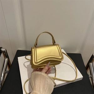 Moderna Semplice Borsa a Tracolla Piccola da Donna in Pelle PU Mini Borsa Quadrata con Patta Ondulata Manico Superiore Moda Urbana Minimalista