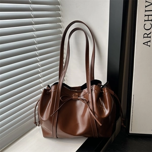 Vintage Große PU Leder Tote Tasche Für Damen Glänzende Weiche Oberfläche Schultertasche Mit Schleife Kordelzug Pendler Handtasche
