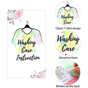 Pflegeanleitung in T-Shirt-Form mit Aquarellblumen und englischen Waschanweisungen