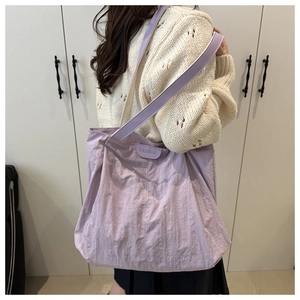 Detail of lavender tote bag featuring pleated texture and fashion letter patch