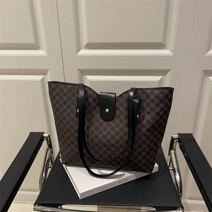 Women Large Capacity PU Leather Tote Bag Vintage M Letter Monogram Shoulder Bag Stylish Commuter Handbag Casual Shopper Bag