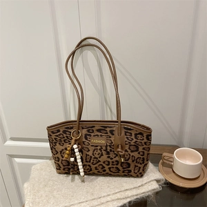 Vintage Suede-like Tote Bag For Women Minimalist Leopard Print Solid Color Shoulder Bag With Beaded Pendant Autumn Winter Handbag