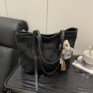 Borsa Tote Donna Grande Capacità Trapuntata Ricamo Floreale Borsa a Spalla Urbana Moda Paillettes Con Ciondolo a Orsetto