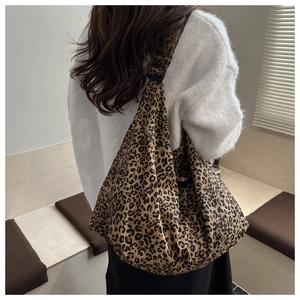 Detail showing the adjustable black shoulder strap buckle on leopard print canvas tote bag