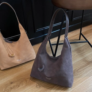 Retro high-capacity suede hobo bags in light brown and dark grey with brand charms