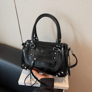 Sac Moto Vintage pour Femmes avec Rivets Cuir PU Brillant Glands Sac à Épaule Bandoulière Sac à Main de Mode Cadeau