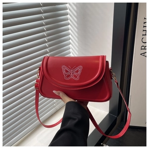 Rote Schultertasche aus Leder mit weißer Schmetterlingsstickerei und Goldverschluss