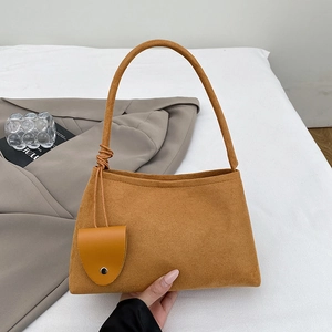 Sac à Épaule Femme en Cuir PU Rétro Texture Givrée Minimaliste Sac Sous le Bras Avec Breloque Latérale Sac à Main Commuter Élégant
