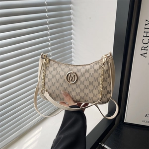 Borsa a spalla beige retrò con logo M dorato e catena elegante per donna 2025