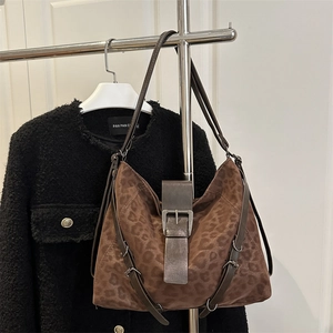 Large capacity vintage leopard print tote bag with metal buckle and shoulder strap