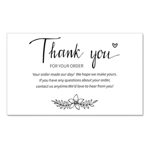 Détail de la carte de remerciement minimaliste avec texte élégant et motif floral