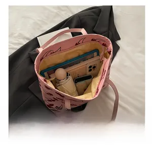 Sac fourre-tout rose imprimé cerises avec grand compartiment pour tablette et objets