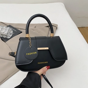Borsa a Sella da Donna in Pelle PU Piccola Borsa a Tracolla Con Finiture in Metallo Dettaglio Cuciture Borsa a Spalla