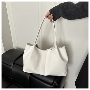 Weiße minimalistische Leder-Tote-Bag mit vertikaler Naht für das tägliche Pendeln