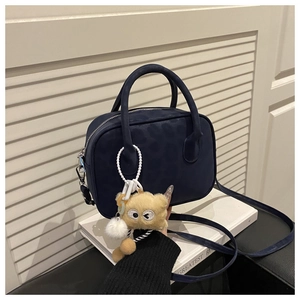 Donkerblauwe suède Boston tas met zilveren rits en schattige gele monster pluche hanger