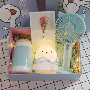 Coffret cadeau avec ventilateur chat, veilleuse lapin et bouteille isotherme bleue