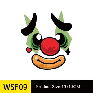 Détail de l'autocollant Halloween citrouille clown 15x15CM avec yeux losanges et nez rouge