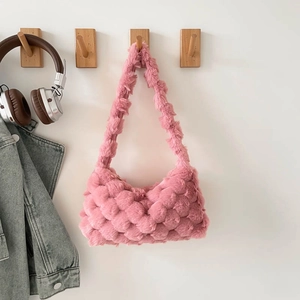 Pink plush tote bag with bubble woven texture for autumn and winter fashion wear