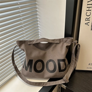 Borsa a tracolla in tela retrò grigio caffè con stampa MOOD e tracolla regolabile pratica