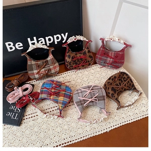 Mini bolsos bandolera de cuadros y leopardo con asas de encaje y detalles de lazos