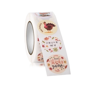 Details von Happy Thanksgiving Aufklebern auf Rolle mit Pute und Ahornblatt Motiven