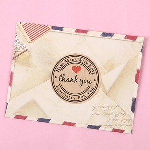 Στρογγυλά αυτοκόλλητα kraft 25mm Thank You με κείμενο Hand Made With Love σε φάκελο