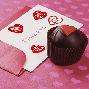 Set di adesivi a cuore per San Valentino con scritte Love You su buste rosse e card