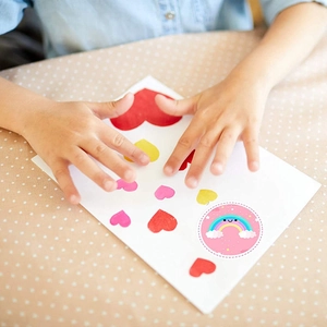 Stickers arc-en-ciel pour enfants bricolage avec cœurs colorés et motifs de sourires