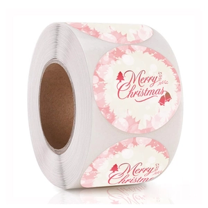 Rotolo di adesivi natalizi con ghirlanda rosa e testo Merry Christmas su sfondo bianco