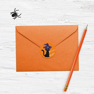 Adesivi Halloween Spooky Night con gatto nero e cappello da strega su busta arancione