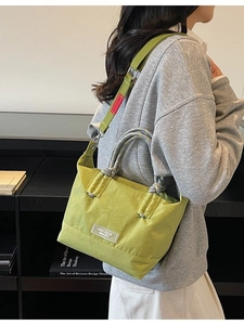 Sac fourre-tout en nylon vert avec poignées en corde et bandoulière réglable pour femme