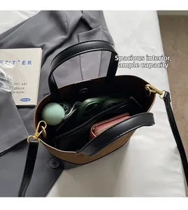 Top view of spacious interior in retro contrast handbag with zipper pocket details