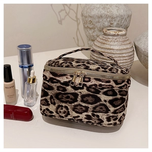 Trousse de toilette léopard chic avec double fermeture éclair dorée et poignée supérieure