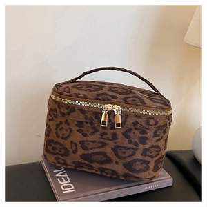 Trousse de maquillage léopard en peluche avec double fermeture éclair dorée et poignée