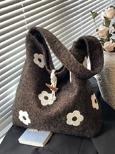 Women's Mori Style Plush Flower Tote Bag Large Capacity Woolen Lamb Velvet Shoulder Bag With Horn Buckle Casual Handbag