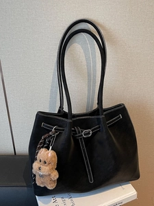 Borsa Tote in Pelle PU a Grande Capacità per Donna Borsa a Tracolla con Cuciture a Contrasto e Ciondolo Orsetto di Peluche