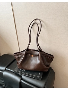 Grand sac cabas en simili cuir marron foncé avec fermoir magnétique carré doré
