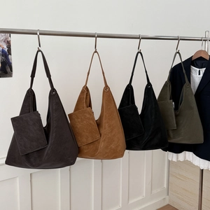 Grands sacs portés épaule Hobo vintage en quatre couleurs avec petites pochettes