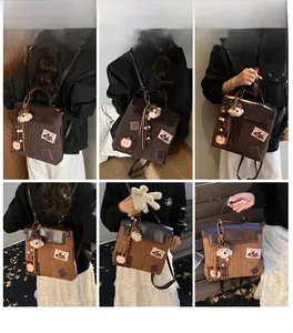 Vues détaillées du sac à dos vintage en toile montrant les styles de port sur un modèle