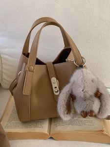 Women Litchi Texture PU Leather Bucket Bag Minimalist Crossbody Shoulder Bag With Plush Rabbit Pendant Niche Design Handbag