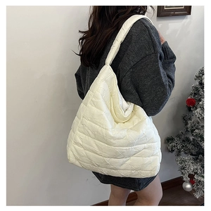 White quilted tote bag showing a puffy cloud-like texture and large storage capacity