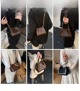 Photos du sac seau en cuir rétro porté à la main et en bandoulière pour femme