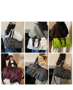 Collage de sacs de voyage multicolores grande capacité montrant divers styles de bandoulières