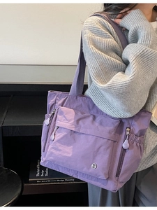 Grand sac cabas violet en nylon avec plusieurs poches pour le trajet quotidien des femmes