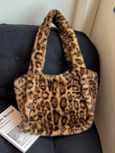 Women Faux Fur Leopard Print Tote Bag Large Capacity Winter Shoulder Bag Soft Plush Handbag Daily Fashion Style