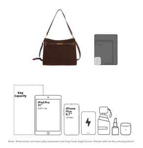 Grand sac fourre-tout en daim marron foncé montrant l'espace pour iPad 11 et accessoires