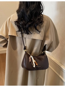 Sac hobo marron foncé mat avec perles colorées pour femme élégante et moderne