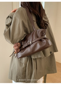 Detail view of the deep brown vintage shoulder bag with polished PU leather and metal buckle