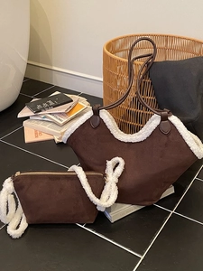 Brown faux suede tote bag set with white faux shearling trim for autumn winter look